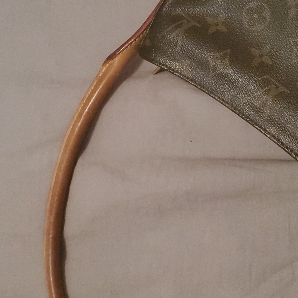 Authentic Louis Vuitton Looping GM - Picture 2 of 3